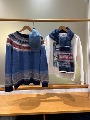 Strick Eribe 249€, Baseballcup Henry Christ 86€, Sweatshirt Romeo&Giuletta 229€, Schal Johnny Love 119€