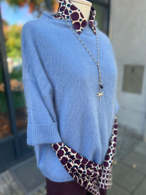 Bluse 0039italy 179€, Strick Henry Christ 499€, Kette abeautifulstory 49,95€