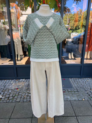 Strick Johnny Love 299€, Hose LaboArt 249€