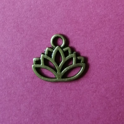 Lotus, altgoldfärbig, 1,5 x 1,8 cm