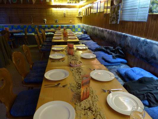 Gedeckter Tisch am Afrikanischen Abend