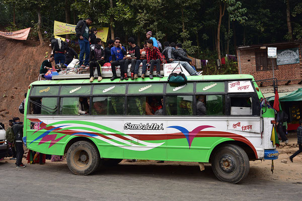 Bus bei Gorkha