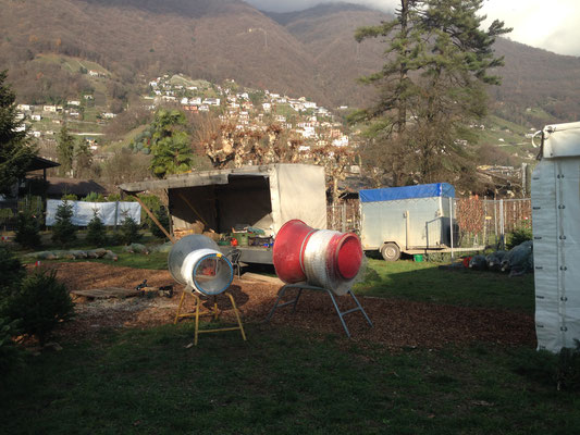 Weihnachtsbaum Verkaufsstand in Tenero TI - Tannenbaumplantage Wälchli Weihnachtsbäume Wäckerschwend