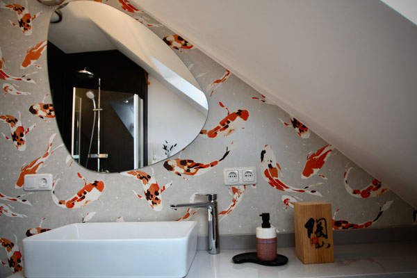 BATHROOM / BAD