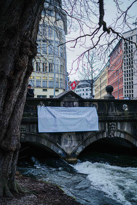 346/365: 12.12.2025 - Eisbach ohne Welle