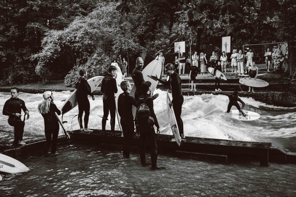 239/365: 27.08.2025 - Eisbach Surfer