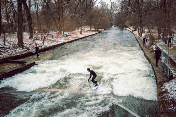 360/365: 26.12.2025 - Eisbachwelle again