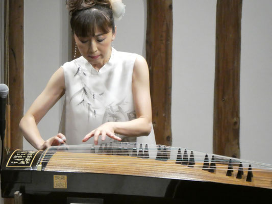 VOL.126 「夏草に 古筝の音渡る コンサート」 伍芳（ウー・ファン