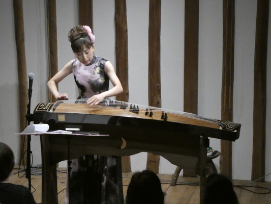 VOL.126 「夏草に 古筝の音渡る コンサート」 伍芳（ウー・ファン