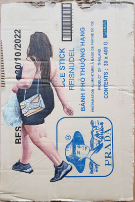 Gemälde 787,PRADA REISNUDEL,Acryl auf Verpackungskarton ,2023,49 x 33 cm