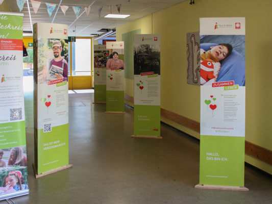 Wanderausstellung ›Zusammen Perfekt‹ in der Liesel-Metten-Schule in Nieder-Olm