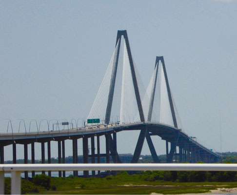 Raus aus der Stadt über die Arthur Ravenel Brücke