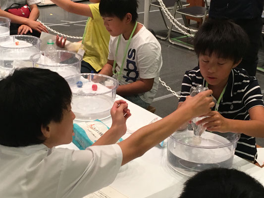 水と空気の力で噴水を作り出そう
