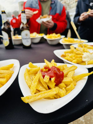 Knusprige Pommes frites – der perfekte Begleiter für jeden Burger!