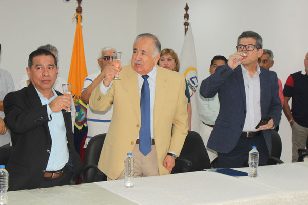 Brindis de inauguración; Ing. Marcelo Suarez (Gerente General Subrogante de CENEL), junto al Gobernador del Guayas, Alberto Molina