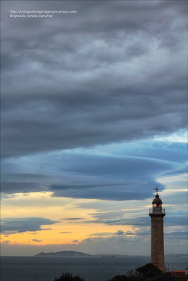 El faro al amanecer