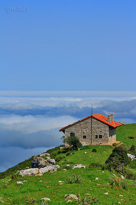 Casas por las nubes, Asturias en los Lagos de Covadonga.