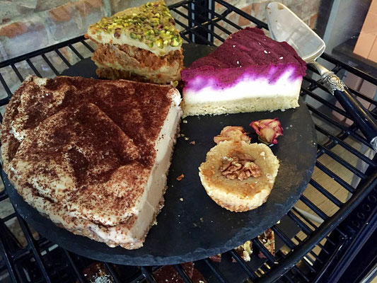 raw vegan cheesecakes