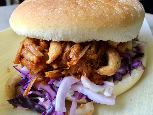 vegan bbq jackfruit bun by herbivorous
