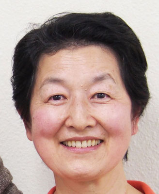 市川功子さん 1953年生まれ ２００８年乳ガンⅠ期。手術後、ホルモン剤治療のひどい副作用から薬の服用に疑問をもち、自分で治す道を選びました。セミナーや講演会参加を通して心の問題に向き合い、健康と幸せを実現しました。