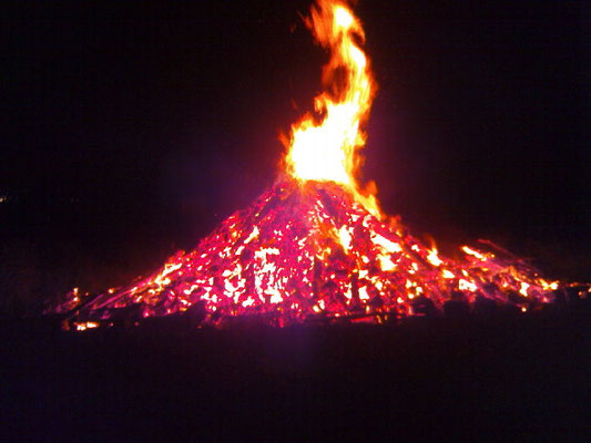 Sonnwendfeuer im Berchtesgadener Land.