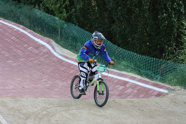 Ferres Giesegh erreichte in seinem ersten BMX-Rennen direkt ins Halbfinale
