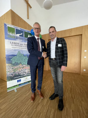 Der Vorsitzende Henry Heller und Bürgermeister Richard Weith, neu gewählter Beisitzer