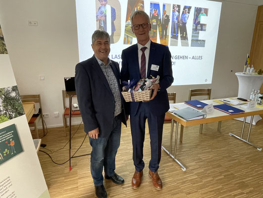 Ein großes Dankeschön an den scheidenden stellvertretenden Vorsitzenden Hans Klaiber