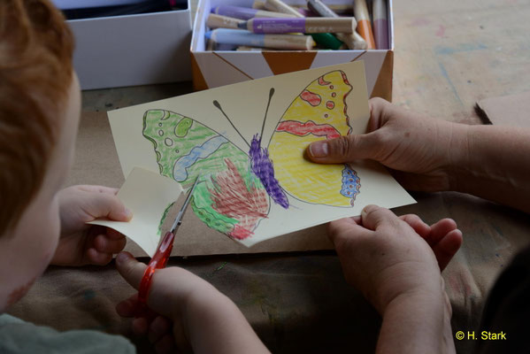 Der schöne Schmetterling wird jetzt ausgeschnitten