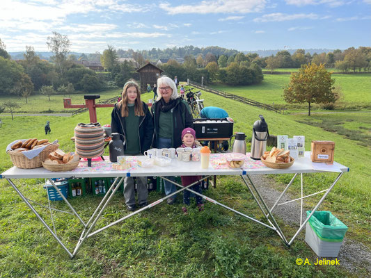 Fürs leibliche Wohl - Brezel, Apfelschnitz und alkoholfreier Punsch