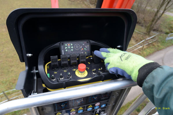 Modernste Technik macht die Bedienung des Hubsteigers leicht.