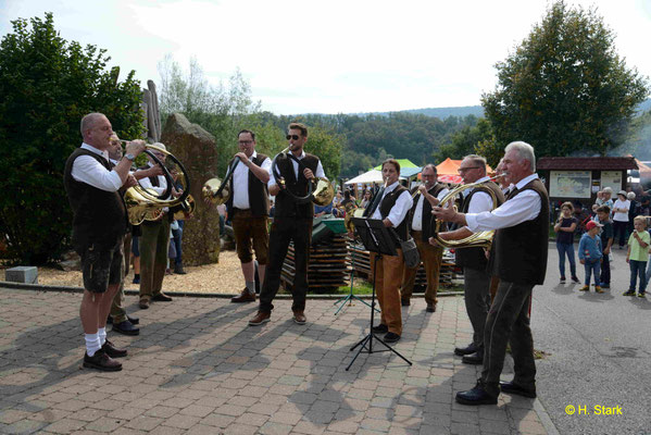 Bei der Eröffnung - Musikalische Umrahmung der Jagdhornbläser Zabergäu