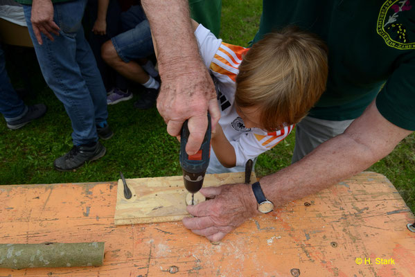 Da wird noch die Kraft von einem Erwachsenen gebraucht