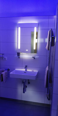 Im luxus Badezimmer bestimmen Sie das Licht