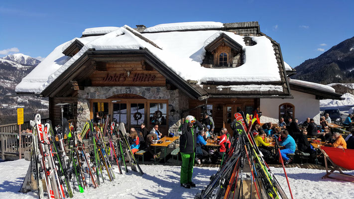 culinair genieten tijdens de lunch in één van de gezellige berghutten op Nassfeld