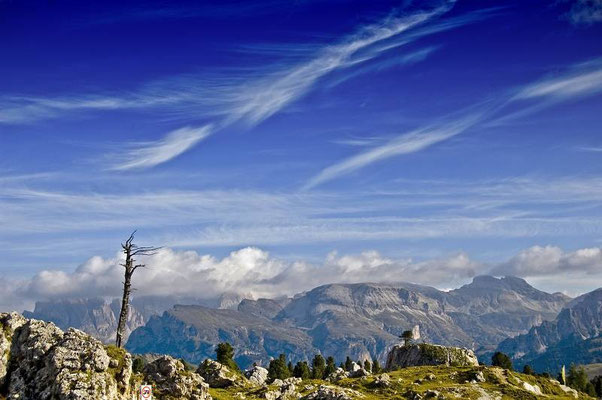 Dal Passo Sella, veduta verso la Val Badia.