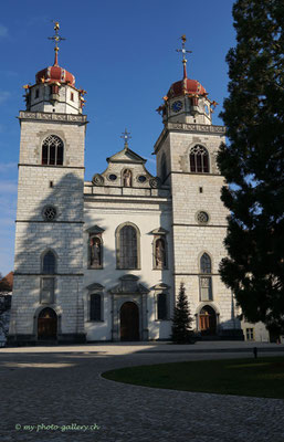 Klosterinsel Rheinau -  Klosterkirche Rheinau. Errichtet wurde das Kloster 778 von Herzog Wolfhard.