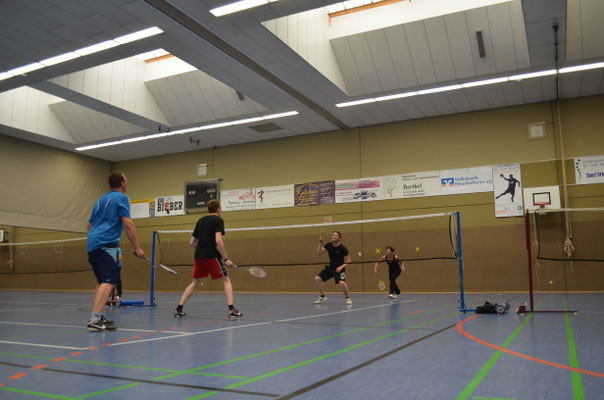 Badminton Training in der Sporthalle Biebertal