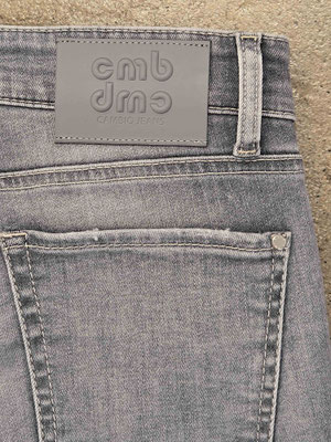 Tess 9221008106-W5-5284-back label
