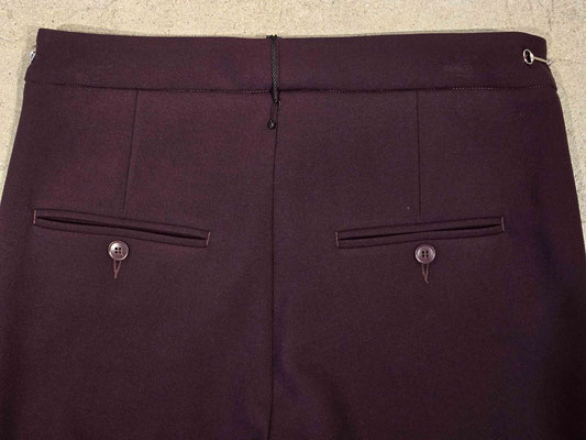 France cropped 6316037102-W5-187-back pockets