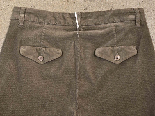 Karina 7556023703-W5-069-back pockets