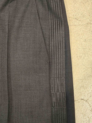 Glam slouch track 6318043700-W5-097-side print detail