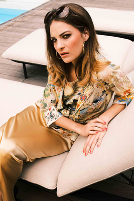 241 Tank Top Print U07,   85 Jacket Henni Print U07,  211 Skirt Lex in Gold 