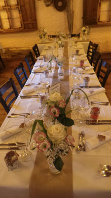 Tischdeko Tischdekoration Skirting Blumen Blumengesteck Hochzeit Deko Dekoration Dekoservice Andrea Reuter ardeko
