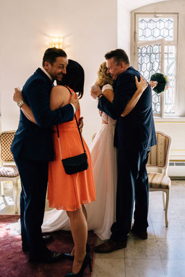 Standesamt Rheinheim, Braut, Bräutigam, Trauung, standesamtliche Trauung, Hochzeit, Hochzeitsfotografin Rheingau, Wiesbaden, Umgebung