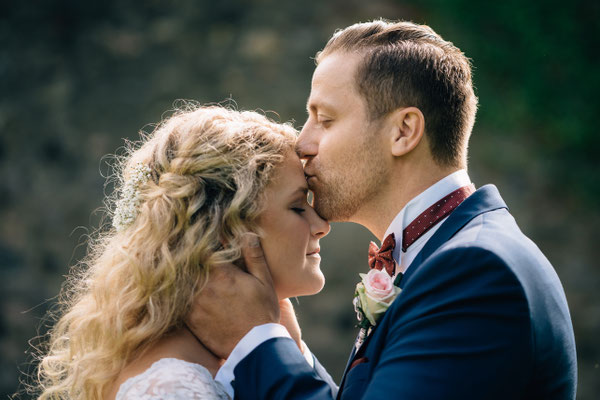 Standesamt Rheinheim, Braut, Bräutigam, Brautpaar-Aufnahmen, Brautpaar-Portraits, Hochzeitsfotografin Rheingau, Wiesbaden, Umgebung