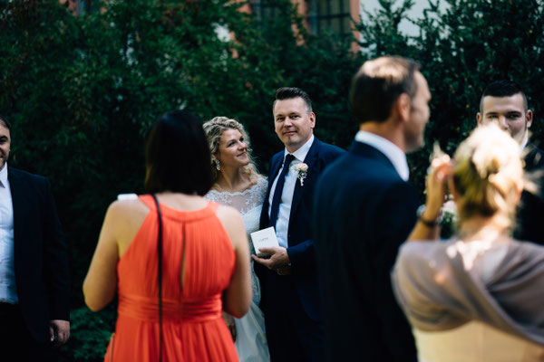 Standesamt Rheinheim, Braut, Bräutigam, Trauung, Auszug, DIY-Hochzeit, Sommerhochzeit, Hochzeit, Hochzeitsfotografin Rheingau, Wiesbaden, Umgebung