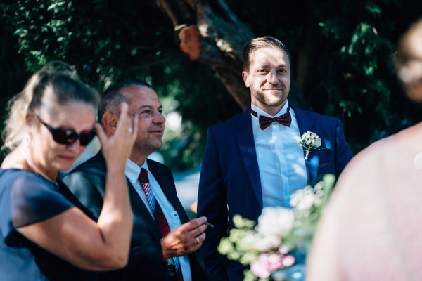 Standesamt Rheinheim, Braut, Bräutigam, Trauung, Auszug, DIY-Hochzeit, Sommerhochzeit, Hochzeit, Fotografin, Rheingau, Wiesbaden, Umgebung