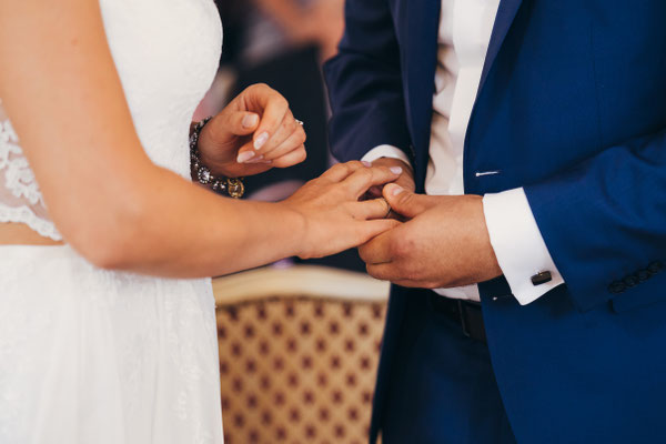 Standesamt Rheinheim, Braut, Bräutigam, Trauung, standesamtliche Trauung, Hochzeit, Hochzeitsfotografin Rheingau, Wiesbaden, Umgebung
