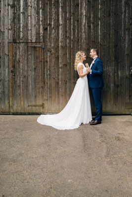 Standesamt Rheinheim, Braut, Bräutigam, Brautpaar-Aufnahmen, Brautpaar-Portraits, Hochzeitsfotografin Rheingau, Wiesbaden, Umgebung